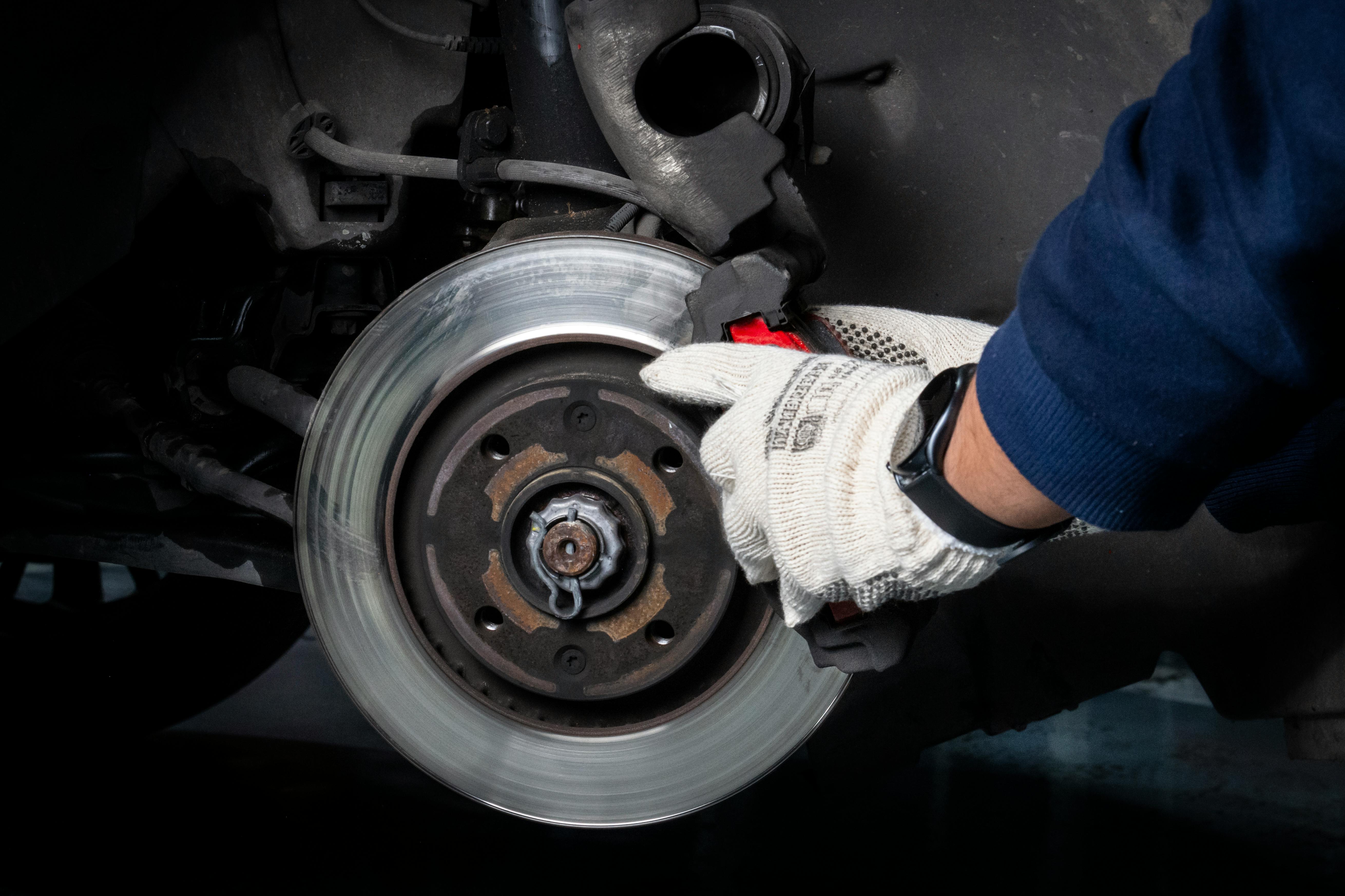 5 Warning Signs Your Brakes Need Attention - Brake Repair Guide